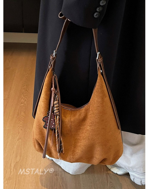 폭군의셰프 연지영 임윤아 가방 의상 크로스백 숄더백 스웨이드 12회 패션 옷