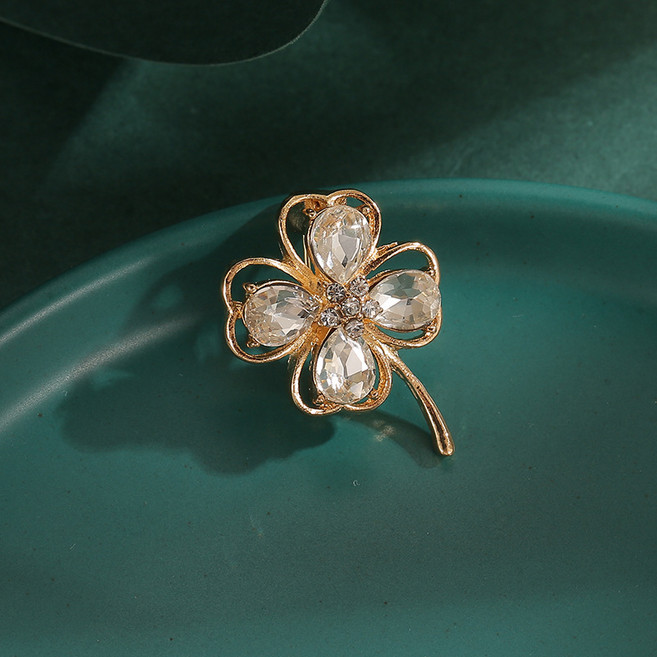 NXNA 도금14K 큐빅 고급스러운 엣지 클로버 브로치 액세서리 BLCZW-XZ005