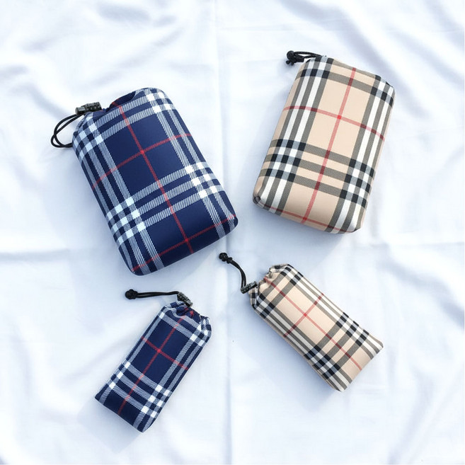 국산 경량 돗자리 체크 피크닉매트 방수 해외여행 유럽 등산 한강 휴대용, 체크네이비