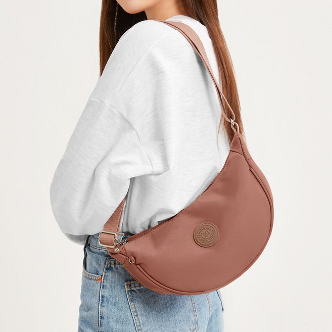 애드에딧 B급 여성용 나일론 생활방수 머큐리 반달 미니 크로스백