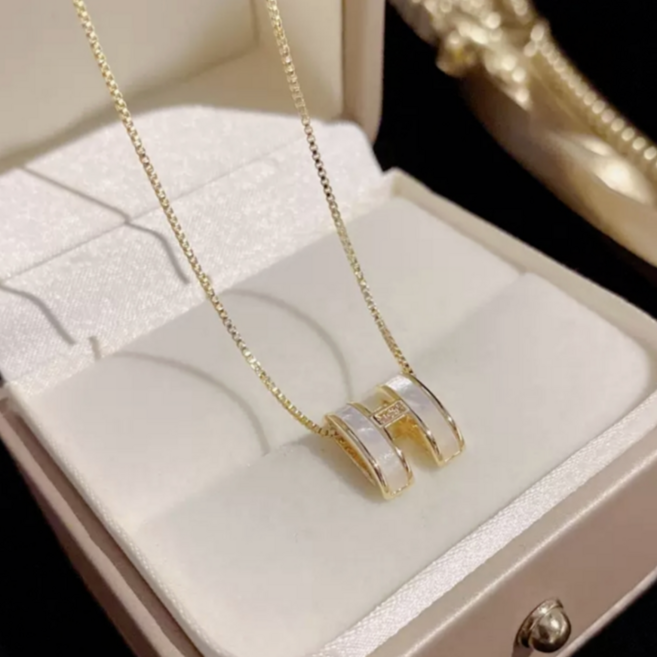 헬렌 이니셜H 큐빅 목걸이 체인