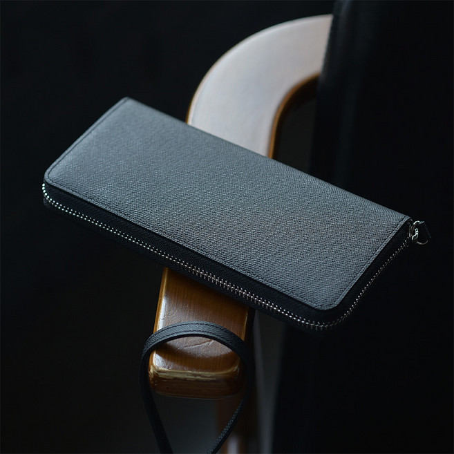 어버너 지퍼 장지갑 사피아노 소가죽 스트랩