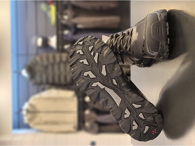 밀레 [Millet] 3가지 컬러 남녀 공용 자체 기술력이 집약되어 보행 간 발을 보호해주고 편안한 착화감을 느끼게 해주며 다양한 날씨에 착용하기 적합한 아웃도어 트레킹화 등산화