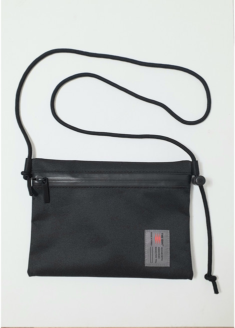 더아이딘 라이더파우치 미니 크로스 핸드폰 끈가방 사코슈백, 일지형 지퍼장식, 블랙