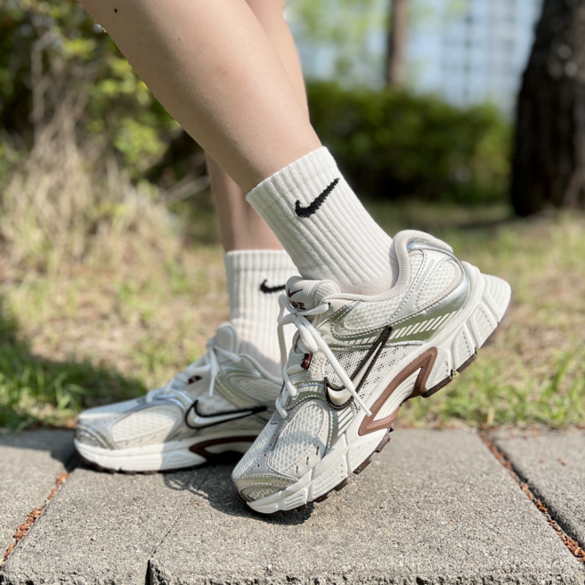 나이키 V5 RNR 여성 운동화 런닝화 조깅화 헬스화 신발 러닝화 크림 실버 브라운 슈즈케이스 세트