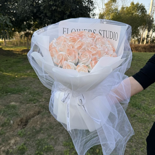 FLOWERS STUDIO 香皂花束，精美設計畢業花束，適合畢業典禮與紀念場合