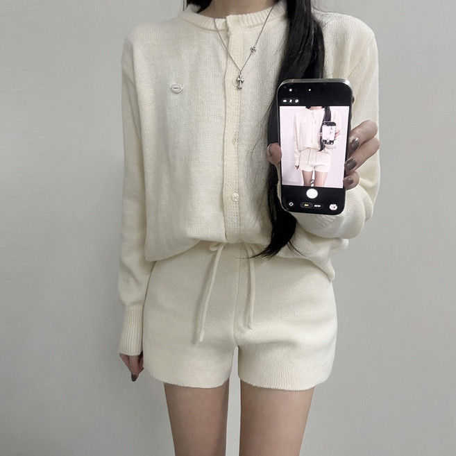VANANA2 [편한셋업!/집앞마실룩] 여리핏세트 라운드넥 펜던트 도톰골지 니트가디건+반바지 투피스 여성상하의 SET