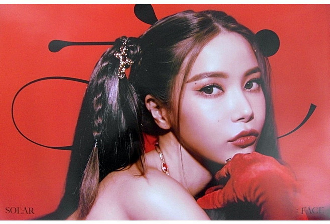 (브로마이드1종+지관통) 솔라 (SOLAR) 마마무 - Face C 포스터