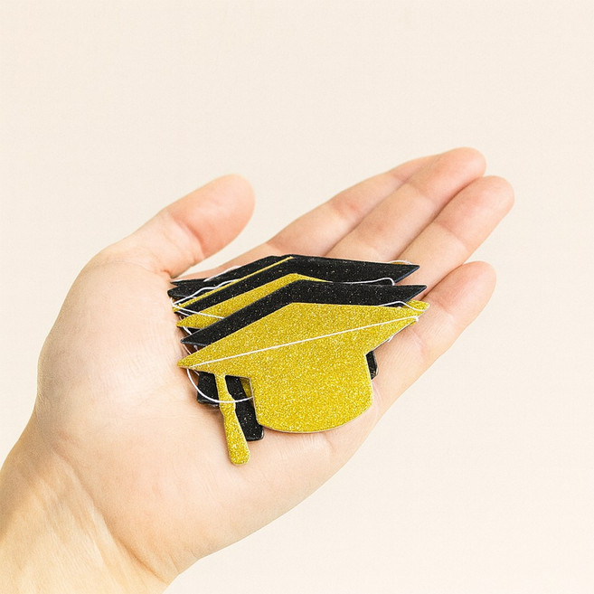 3 the 리빙 반짝반짝 골드 학사모 가랜드 졸업 행사 졸업식 기념 졸업파티 축하 포토존 소품 졸업선물, 1개, 골드블랙