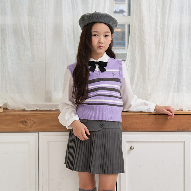 일로딜로 부평점 스트라이프 패턴으로 세련된 깔끔한 여아 모던 니트 조끼