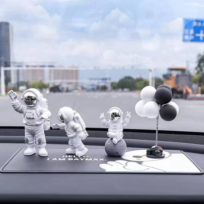 우주인 자동차 대시보드 장식 세트 귀여운 우주인 피규어 차량용 인테리어 소품, 1개, 실버 우주인+풍선+화이트매트