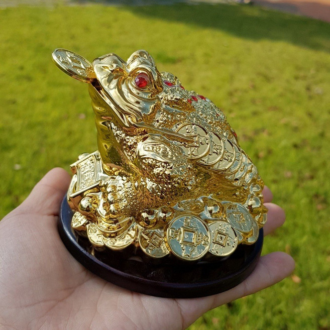 이현아트 풍수인테리어 소품 우드받침 황금세발두꺼비 황금삼족두꺼비