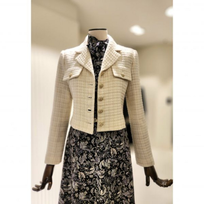 모조에스핀 플랩포켓 팬시트위드 주얼리버튼 슬림숏재킷 S244MSF118