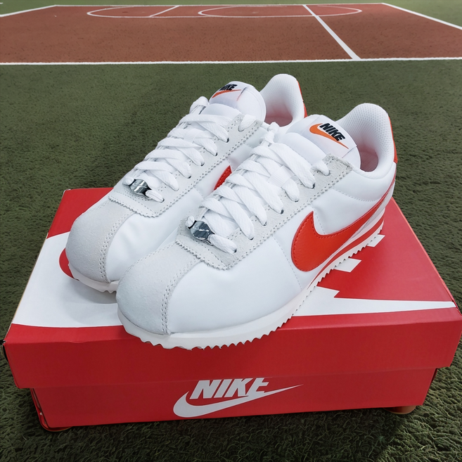 나이키 코르테즈 텍스타일 화이트 오렌지 흰색 주황색 흰주 남녀공용 스니커즈 운동화 신발 데일리화 패션화 일상화