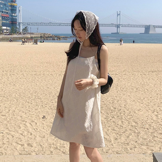 타니즈 소이트 여성용 플라워 펀칭 끈나시 A라인 원피스