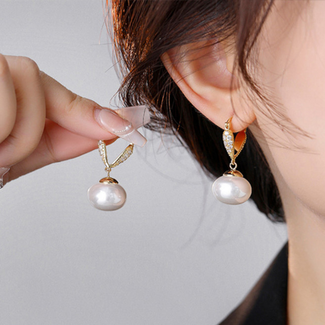 티큐 웨딩 혼주 한복 클래식 큐빅 진주 드롭 귀걸이 A2362