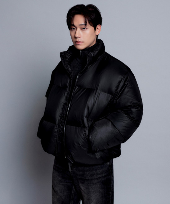무신사스탠다드 립스탑 다운 푸퍼 숏 패딩 재킷 다크 그레이 1630707