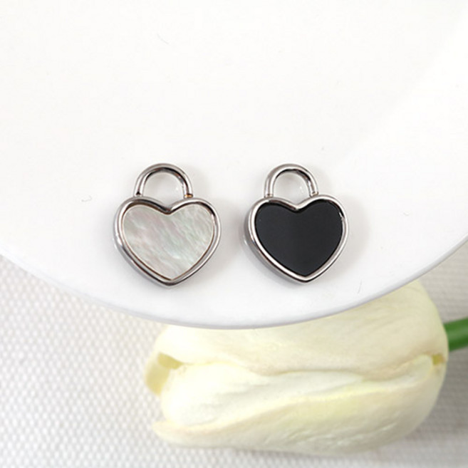싼비즈 [8-114-01]써지컬스틸 펜던트 자개 오닉스고리하트 13x16mm 1개