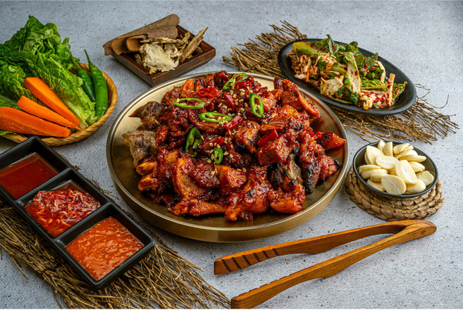 [예가족발/예월수족발명가] 매콤양념 족발, 300g, 1개