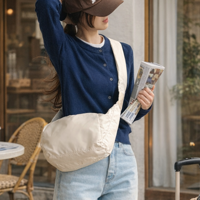 반달 크로스백 보부상 가벼운 크로아상가방 여행 크로스백