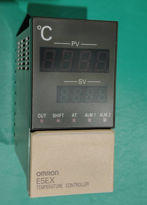 OMRON E5EX 溫度控制器, 1個