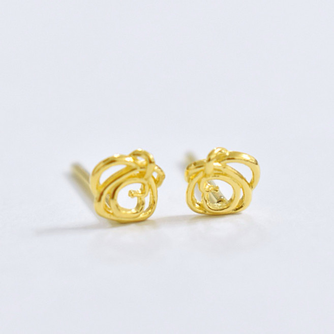 藏寶箱金飾 9999純金耳環系列：花朵、愛心、蝴蝶結、金魚尾巴、葉子、幾何線條等多款造型耳針耳飾