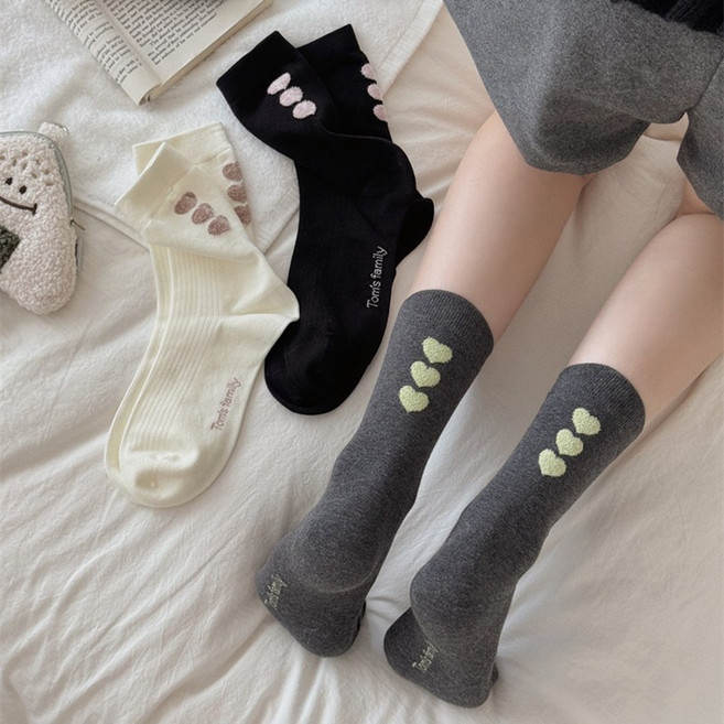 Strawberry Party 여성 입체 하트 플록 자수 중목양말 순면양말 통기성 편안한착용 캐주얼 패션 양말 4켤레 23-25cm