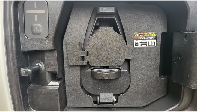 EV3 완속충전 충전구 커버, 완속충전구 커버, 기아