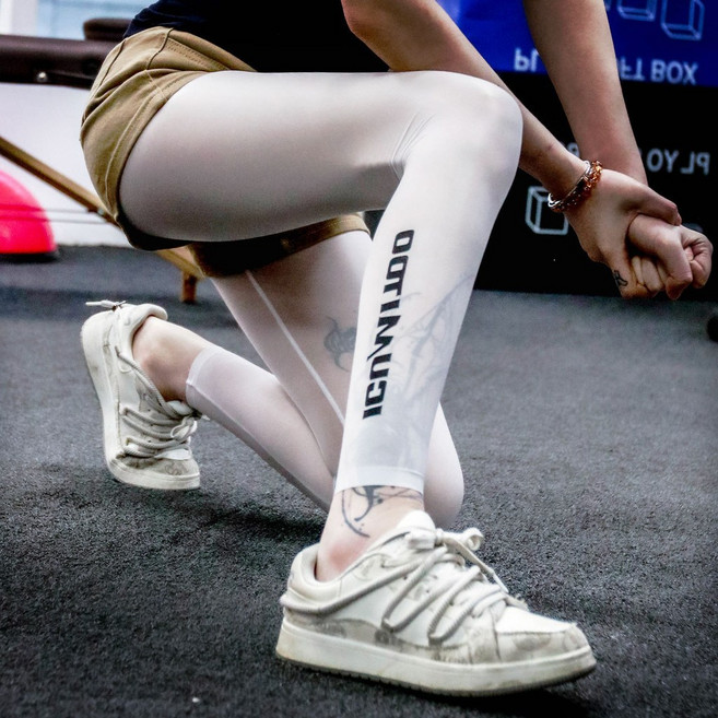 性感冰絲透視緊身健身瑜伽運動絲滑液體褲戶外露出裸感九分空姐褲-MONO單色主義