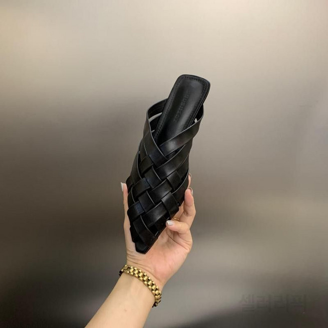 셀러리픽 여름 여성 심플 포인트 플랫 샌들 뮬 클로즈드 토 하프 슬립 데일리룩 편안한 착화감 여행용 캐주얼 스타일 시원한 통기성 좋은 디자인