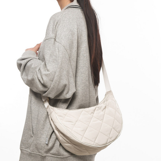 여성 나일론 퀼팅 크로스백 슬링백 만두백 경량 캐주얼 숄더백