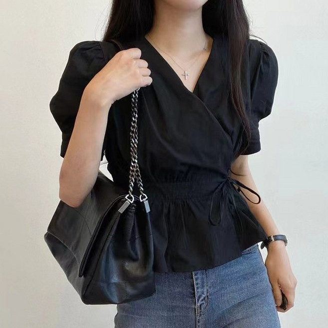 예쁨시전 러블리핏 브이넥 스트랩 퍼프 반팔 블라우스