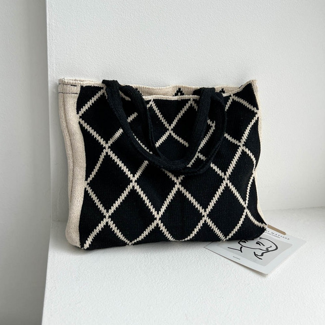 에브리테일 다이아 패턴 니트백