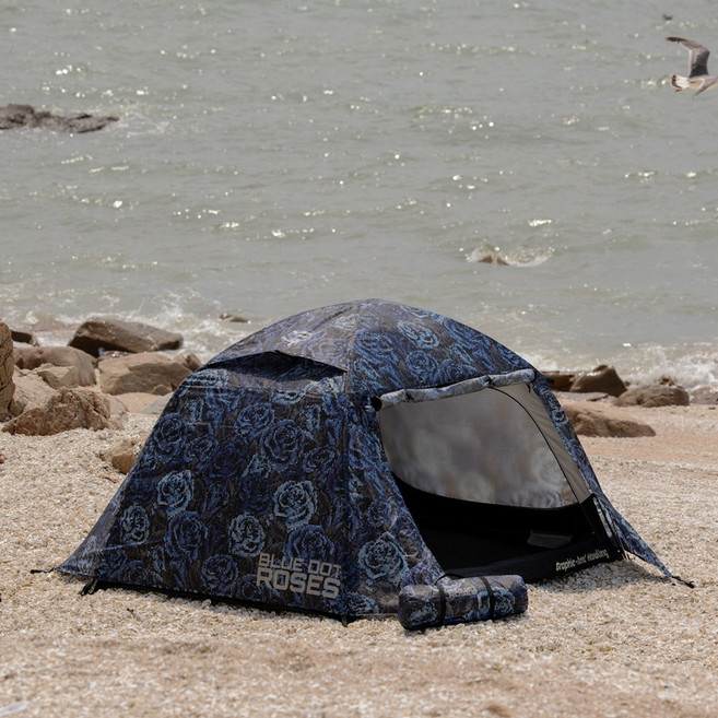 울프라운치 그래픽 텐트 2인용 백패킹 소형 경량 비박 텐트 BLUE DOT ROSES