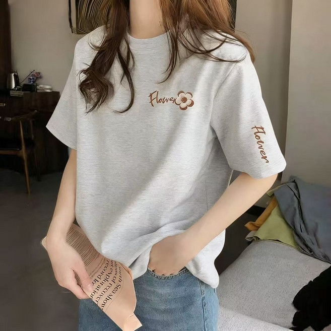短袖T恤女 花朵設計 寬鬆遮肉