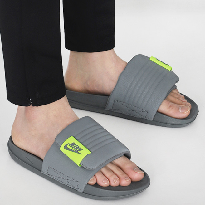 나이키 패딩스트랩 벨크로 슬리퍼 오프코트 어저스트 슬라이드