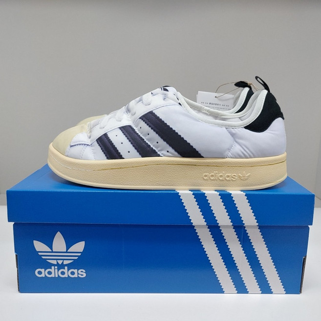 아디다스 패딩슈즈 운동화 퍼피렛 슈퍼스타 화이트 블랙 발편한 초경량 방한화 PUFFYLETTE 스터드레이스 신발끈 제공