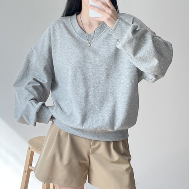 걸즈팩토리 여성용 라벨르브이넥 루즈핏 긴팔 맨투맨티셔츠 국내제작