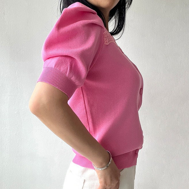네모엔룩 봉긋퍼프레이스 여성용 앞가슴 레이스장식 핀턱주름 퍼프소매 스퀘어넥 노스티키 쿨감 세미크롭 여름 반소매 니트 가디건