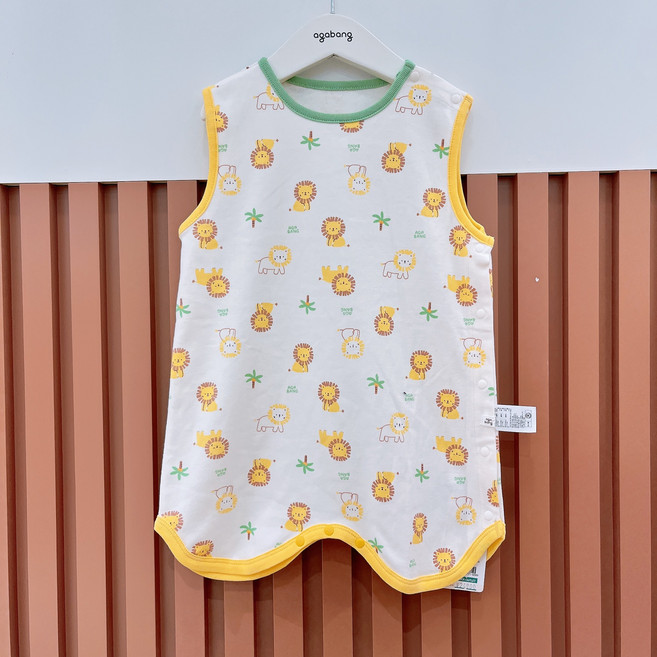 아가방 중계점 *BEST* 26년봄최신상 레오수면조끼 / 귀여운 사자들이 가득한 패턴으로 아이들의 시선을 끌고 면 100% 소재로 가볍고 편안함을 주는 수면조끼.