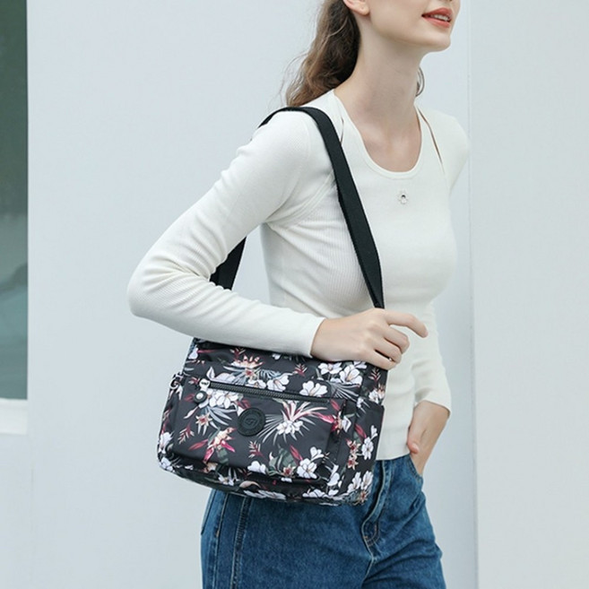 가벼운 중년 여성 플라워 바디백 엄마 꽃무늬 나일론 크로스백 가방