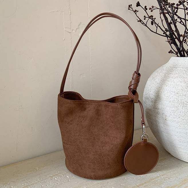 네어 데일리 스웨이드백 원통 버킷백 여성 하객룩