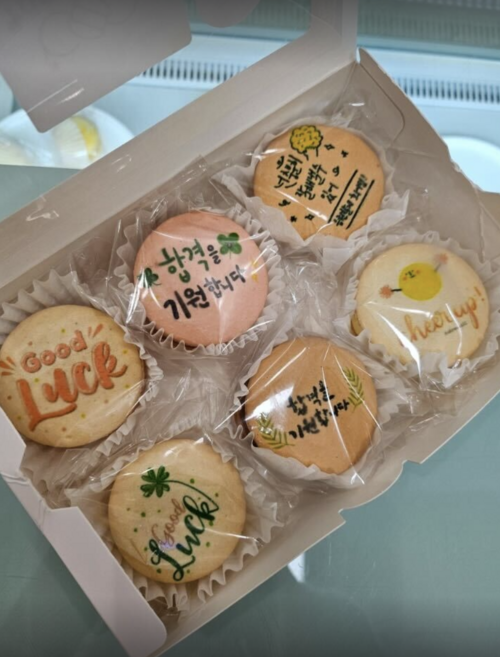 프린트 마카롱 6개입 선물세트 로아카롱 답례품 수능선물 수능응원 합격선물 수제마카롱 담백쫀득 마카롱 [원산지:미국], 6개, 240g