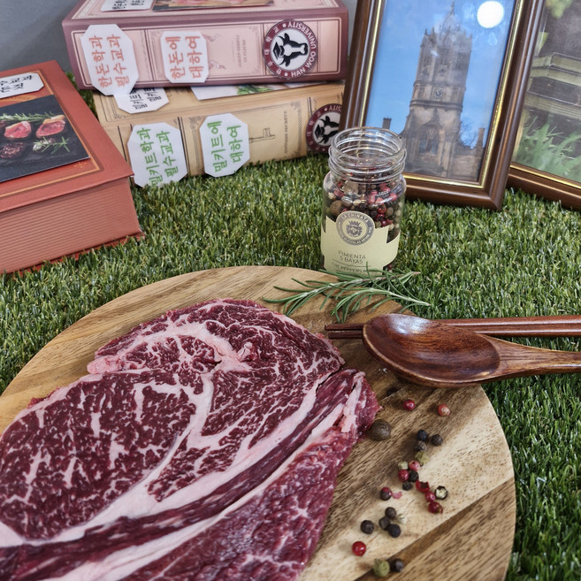 한우대학 국내산 한우 1등급 소고기구이용 특수부위 200g 꽃등심, 차돌박이 300g, 1개