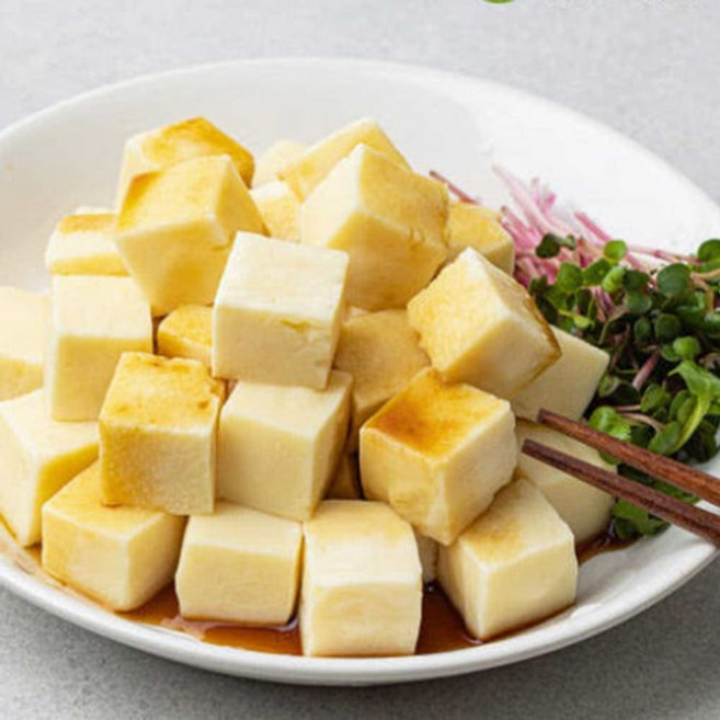 초간편 탱탱한 냉동두부 국산콩 /샐러드토핑 간식용 다용도큐브형 전자렌지해동, 1개, 400g