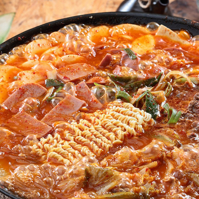 개운한 맛이 일품인 햄 듬뿍 부대찌개, 1개, 1kg
