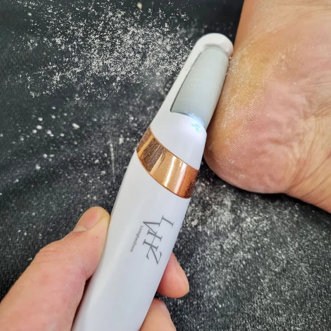 리빙한줌 무선전동 발각질제거기 셀프 뒤꿈치 손바닥 굳은살 제거, 화이트 White - 쿠팡