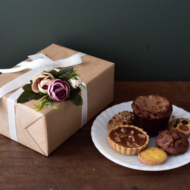 [달콤베이커리] 수제쿠키 선물세트(750g) 사용일 지정가능 카드문구가능 브라우니 파이 러스틱 플라워 여친선물 방문선물 답례품, 17개, 45g