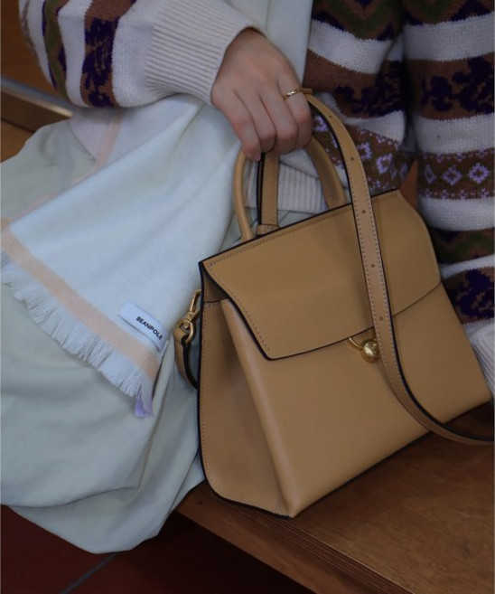 [빈폴] 러브 헤리티지 플랩 사첼백 - 베이지