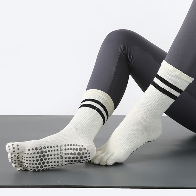 휘잇 미끄럼방지 논슬립 토삭스 중목 발가락 양말 1+1